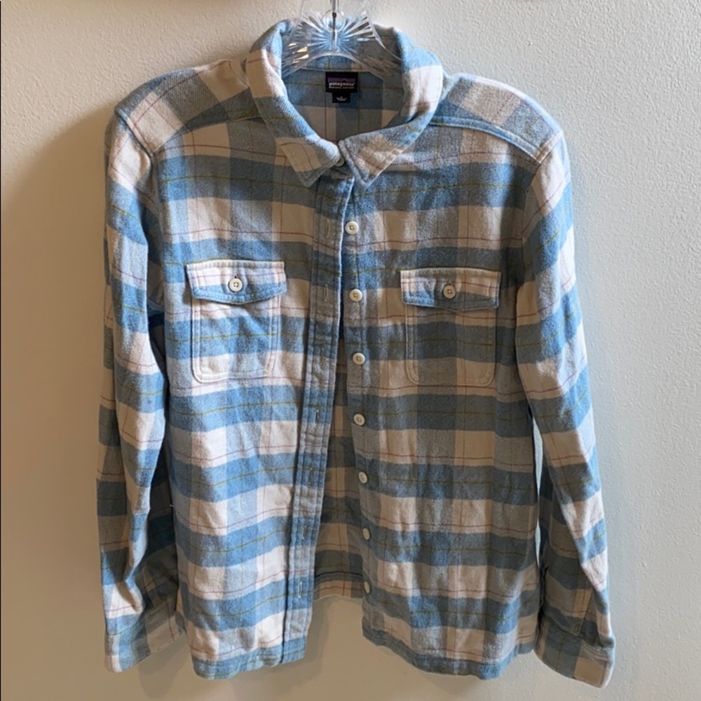 Women’s size 6 Patagonia flannel.